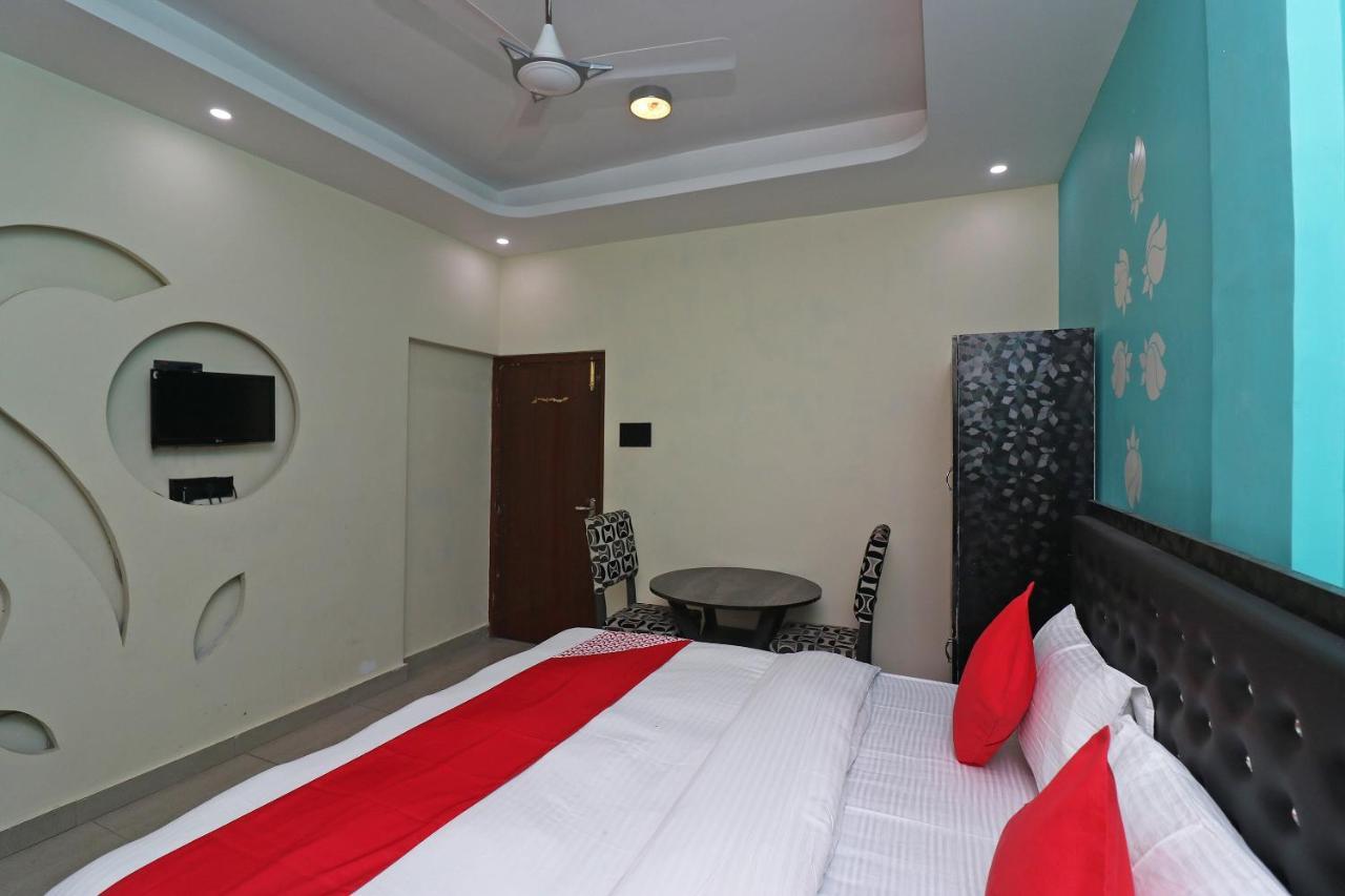 פורי Oyo 62539 Hotel Shree Gopal חדר תמונה